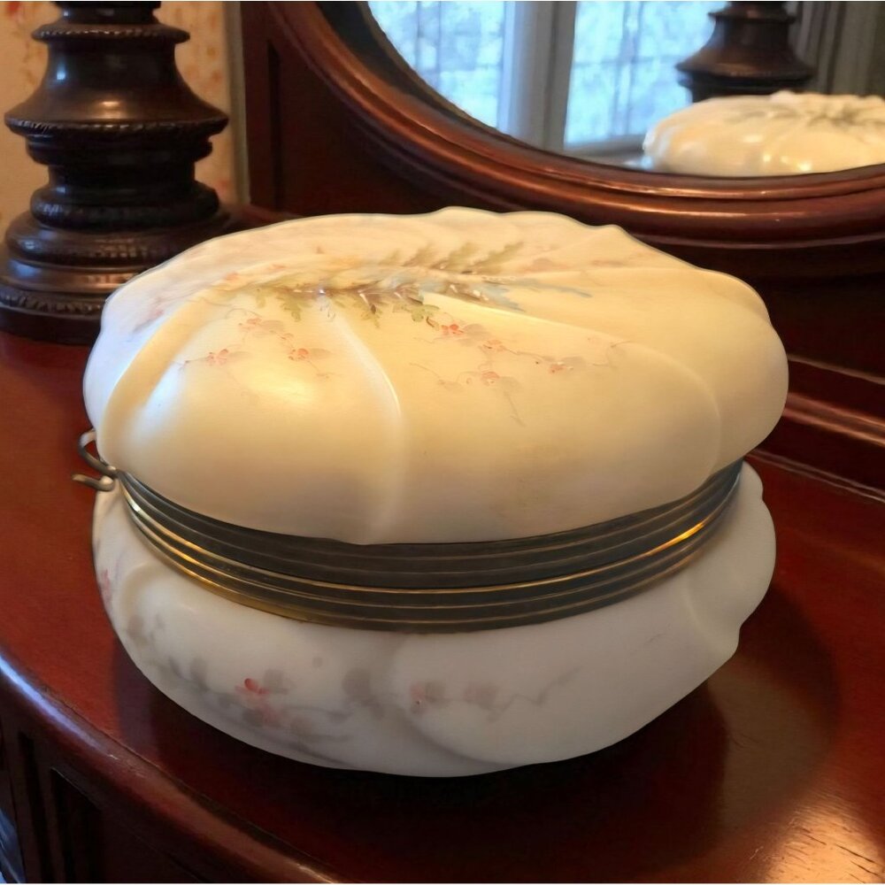 Stunning large Wavecrest Dresser Box with Ferns and Floral